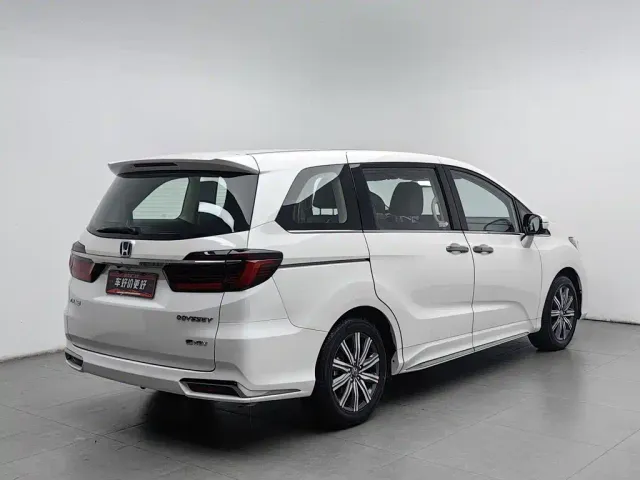 Honda Odyssey — Фото автомобиля 2