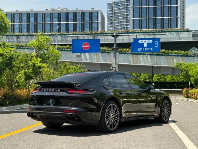 Porsche Panamera — Фото автомобиля 7