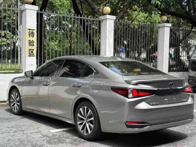 Lexus ES — Фото автомобиля 2