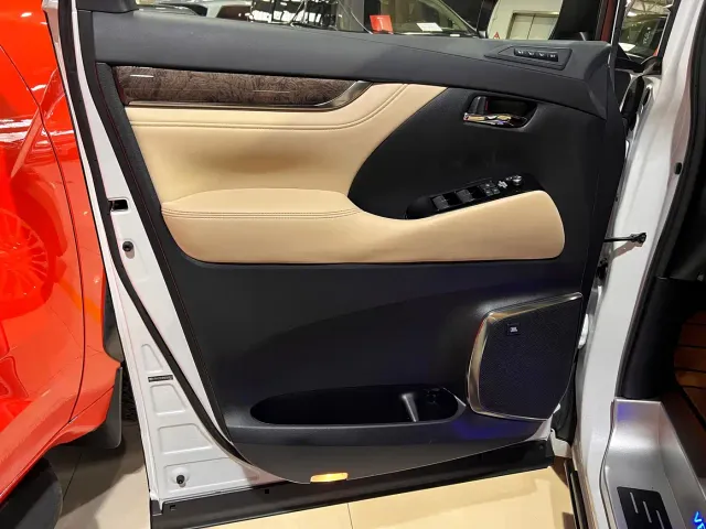 Toyota Vellfire — Фото автомобиля 6