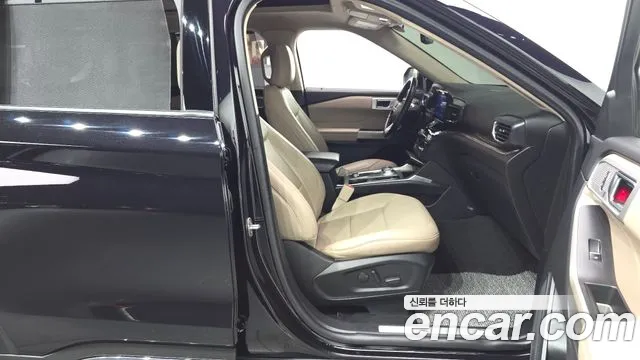 Ford Explorer — Фото автомобиля 10