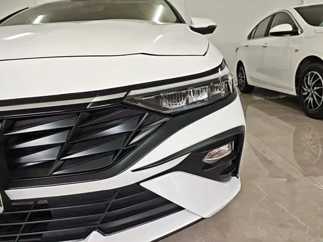 Hyundai Elantra — Фото автомобиля 23