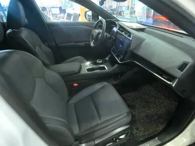 Lexus RZ — Фото автомобиля 5
