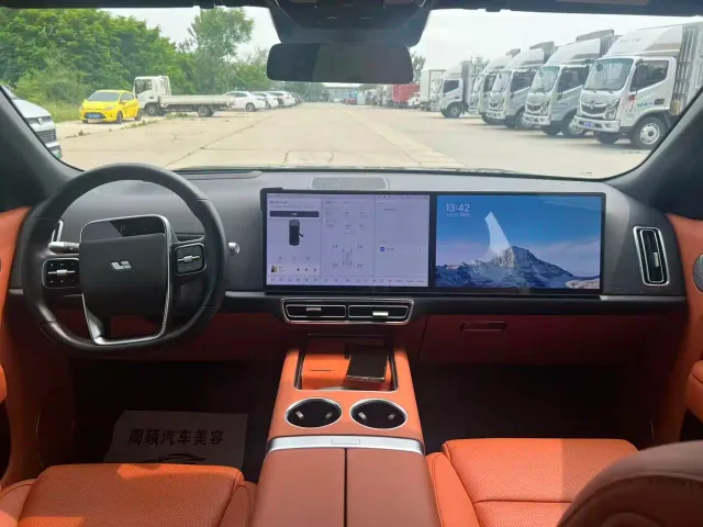 Li Auto L8 — Фото автомобиля 8