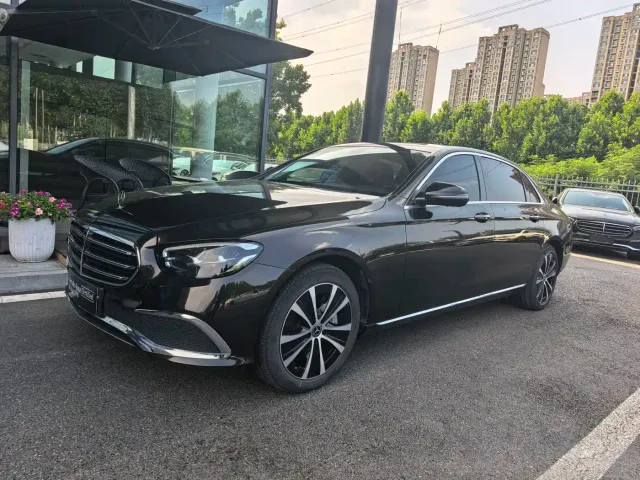 Фотография автомобиля — Mercedes-Benz E-Class