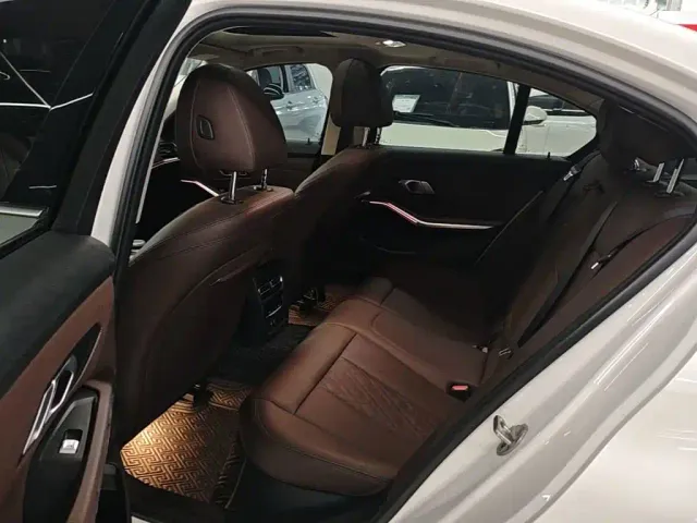 BMW 3 Series — Фото автомобиля 16