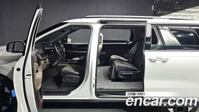 Kia Carnival Generation 4 — Фото автомобиля 10
