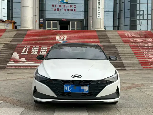 Hyundai Elantra — Фото автомобиля 2