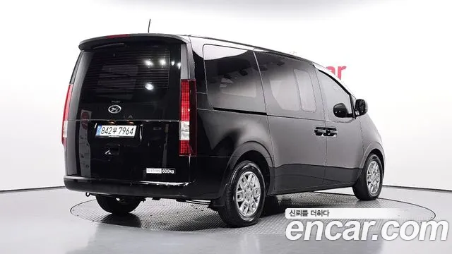 Hyundai Staria — Фото автомобиля 2
