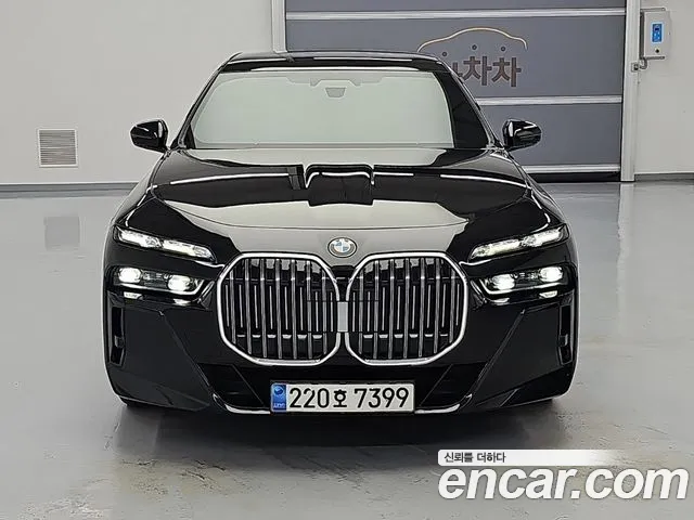 Фотография автомобиля — BMW 7-Series