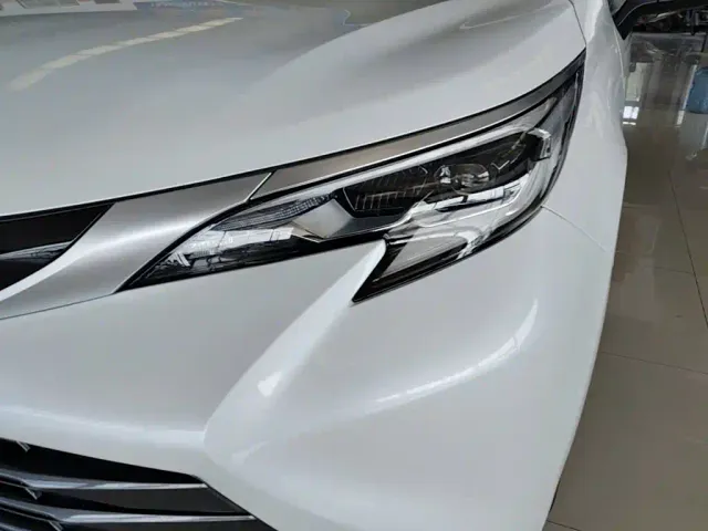 Toyota Toyota Sienna 2023 2.5L Hybrid Luxury Edition — Фото автомобиля 23