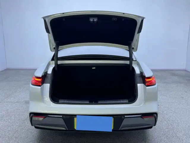 Geely Galaxy E8 — Фото автомобиля 10