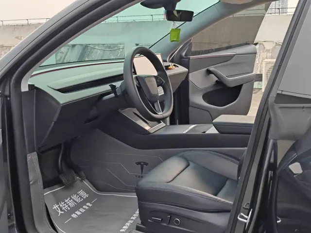 Tesla Model Y — Фото автомобиля 8