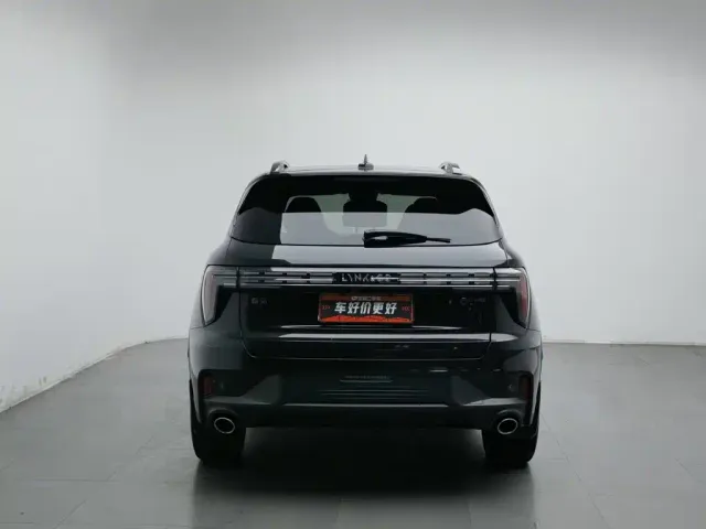 Lynk & Co 01 — Фото автомобиля 4