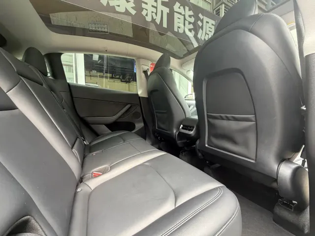Tesla Model Y — Фото автомобиля 11