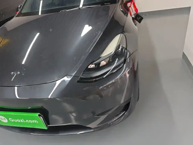 Tesla Model Y — Фото автомобиля 23