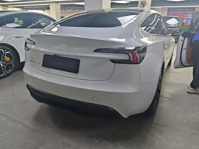 Tesla Model 3 2025 Model Year Facelift Rear-Wheel Drive — Фото автомобиля 3