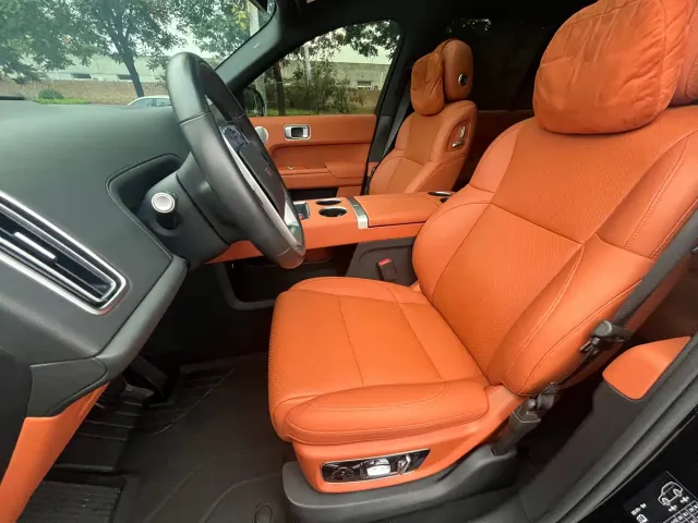 Li Auto L8 — Фото автомобиля 11