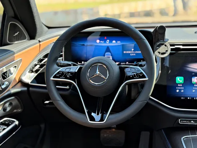 Mercedes-Benz E-Class — Фото автомобиля 11