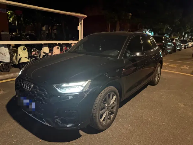 Фотография автомобиля — Audi Q5L