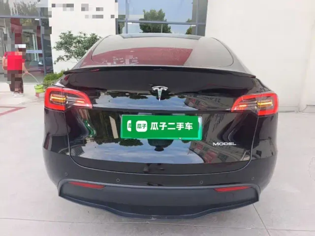 Tesla Model Y — Фото автомобиля 5