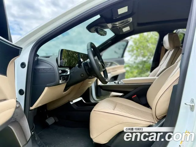 Cadillac Lyriq Lyriq Sport — Фото автомобиля 9