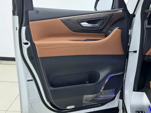 Toyota Vellfire — Фото автомобиля 15