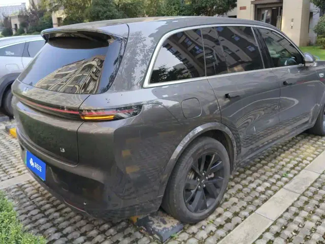 Li Auto L8 — Фото автомобиля 3