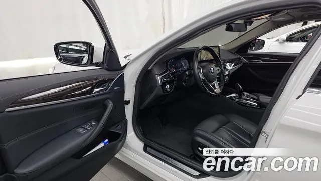 BMW 5 Series G30 — Фото автомобиля 15
