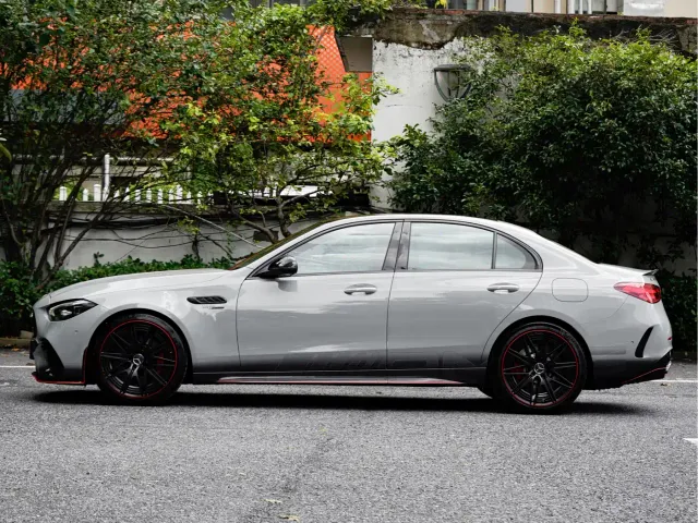 Mercedes-Benz Mercedes-Benz C-Class AMG New Energy 2024 Mercedes-AMG C 63 S E PERFORMANCE F1 Edition — Фото автомобиля 3