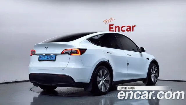 Tesla Model Y — Фото автомобиля 2