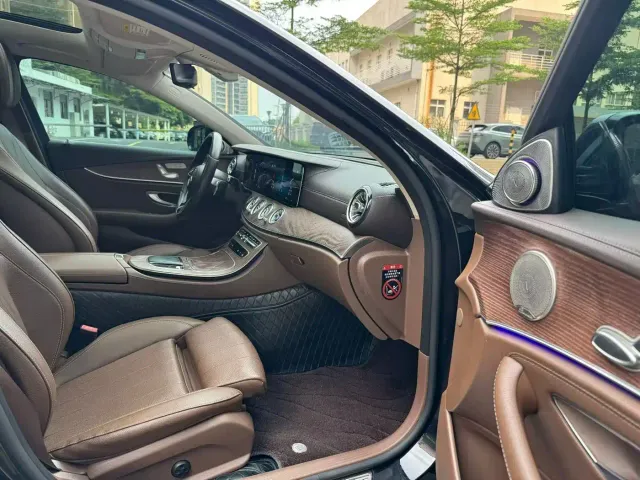 Mercedes-Benz E-Class — Фото автомобиля 9