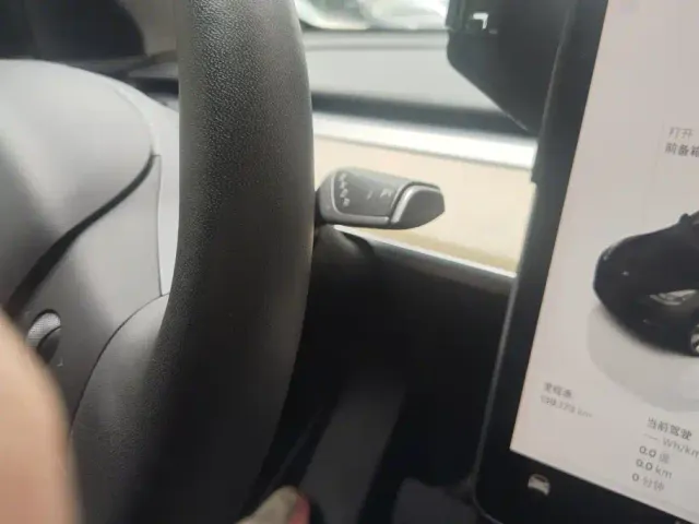 Tesla Model Y — Фото автомобиля 16