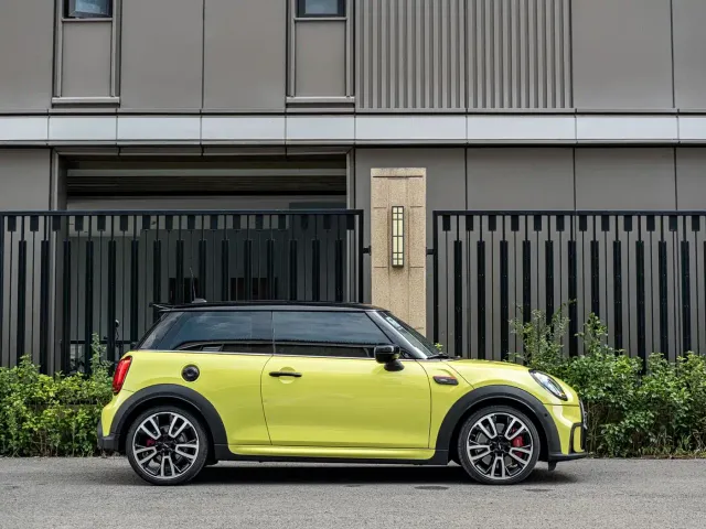 MINI John Cooper Works — Фото автомобиля 3