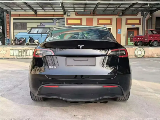Tesla Model Y — Фото автомобиля 8