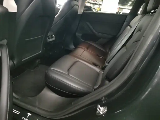 Tesla Model Y — Фото автомобиля 16
