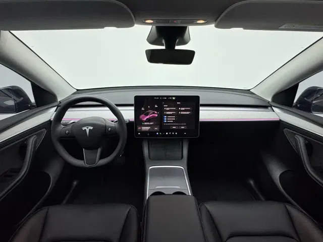 Tesla Model Y — Фото автомобиля 15