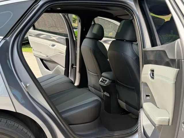 BYD Qin L — Фото автомобиля 10