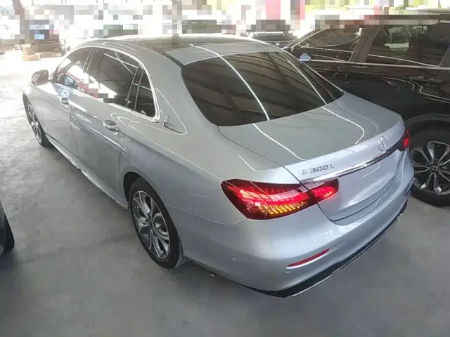 Mercedes-Benz E-Class — Фото автомобиля 4