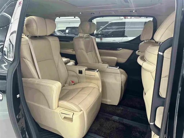 Toyota Alphard 2021 Hybrid 2.5L Luxury — Фото автомобиля 16