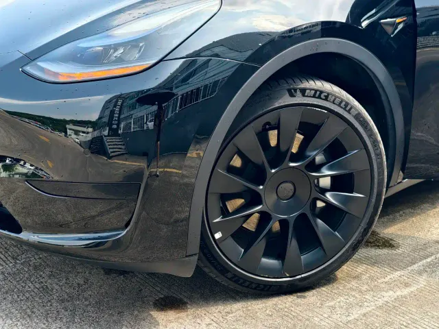 Tesla Model Y — Фото автомобиля 9