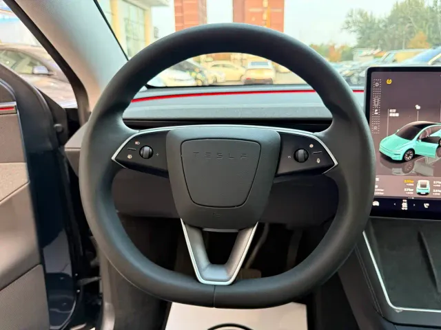 Tesla Model Y — Фото автомобиля 16
