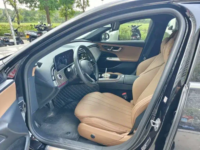 Mercedes-Benz E-Class — Фото автомобиля 6