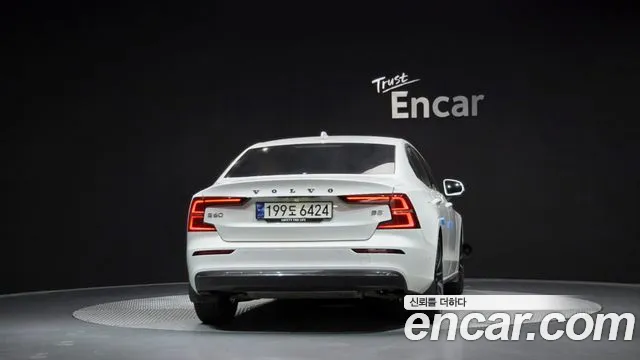 Вольво S60 — Фото автомобиля 4