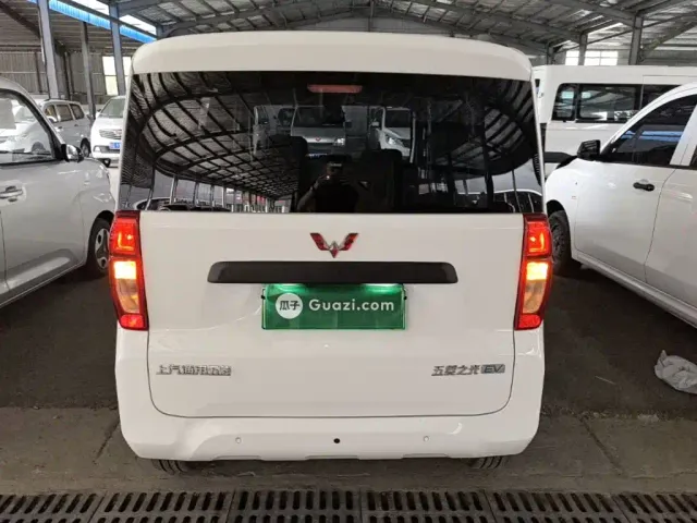 Wuling Zhiguang NEV — Фото автомобиля 5