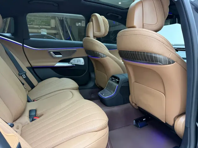 Mercedes-Benz E-Class — Фото автомобиля 22