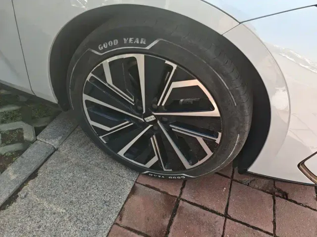 Geely Galaxy E8 — Фото автомобиля 25