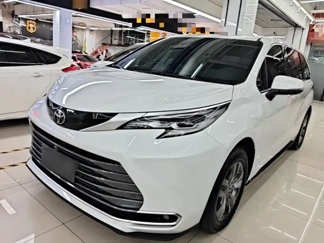 Фотография автомобиля — Toyota Sienna