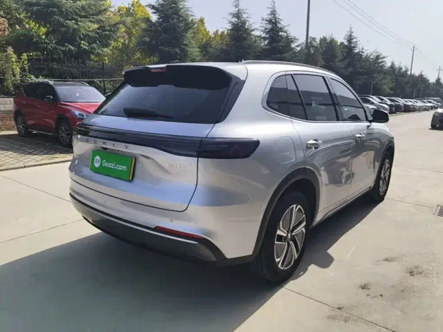 Geely Galaxy Starship 7 EM-i — Фото автомобиля 6