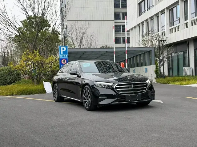 Фотография автомобиля — Mercedes-Benz E-Class